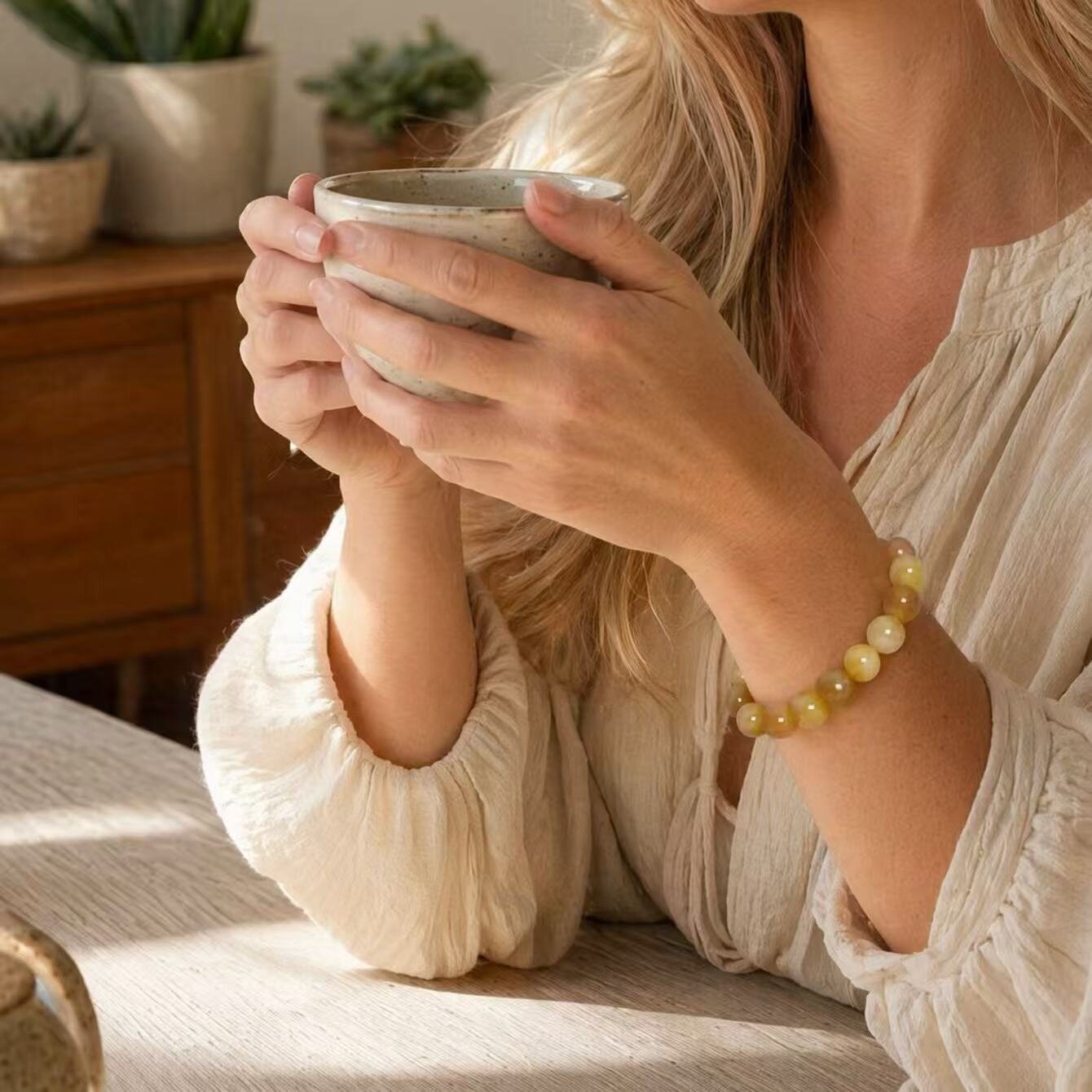 BR-018 golden silk jade beaded bracelet photo 4